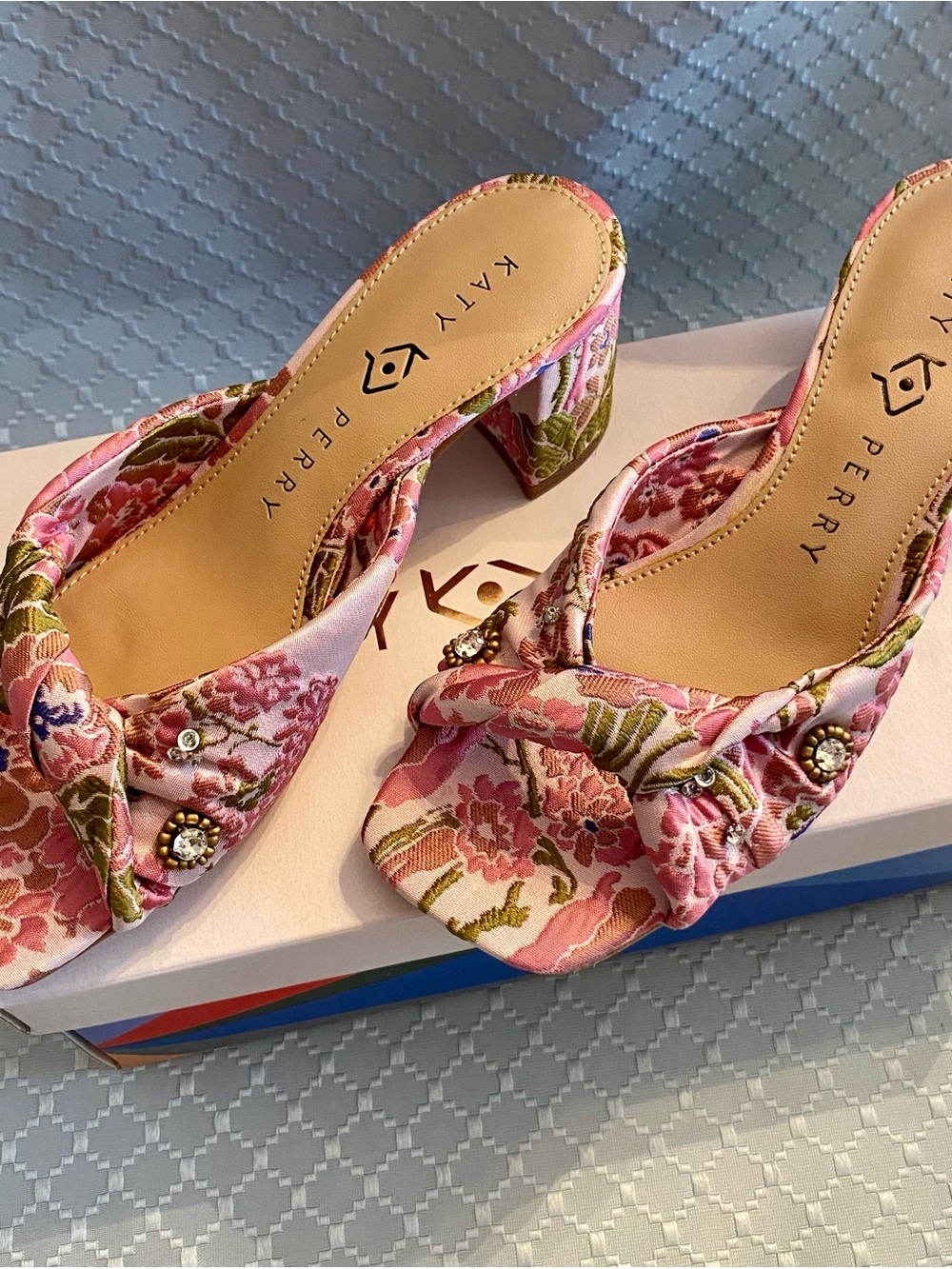 Katy Perry Collections Pink Floral Twist Heels with Rhinestones Size 5 Shoes - Picture 3 of 11